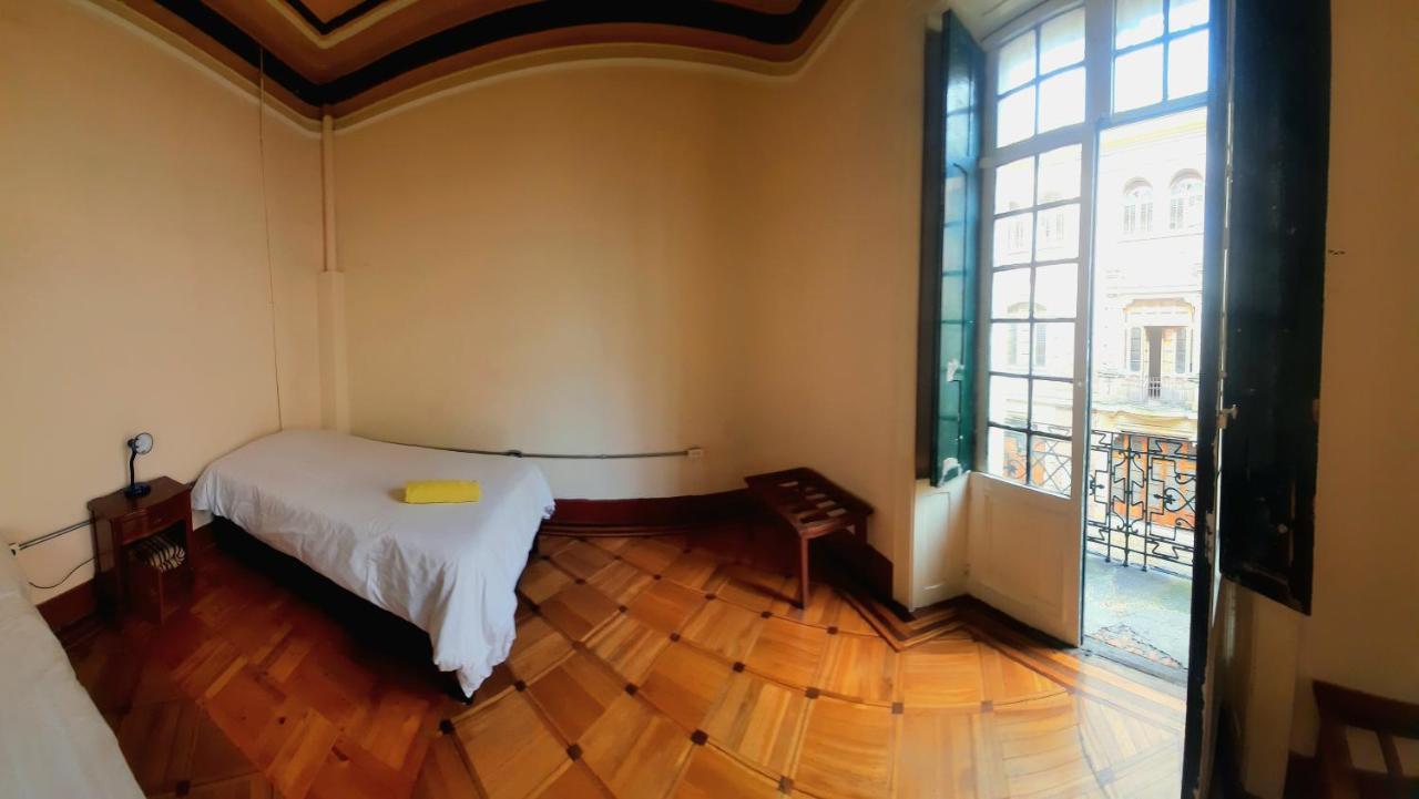 Hostal R10 โบโกตา ภายนอก รูปภาพ
