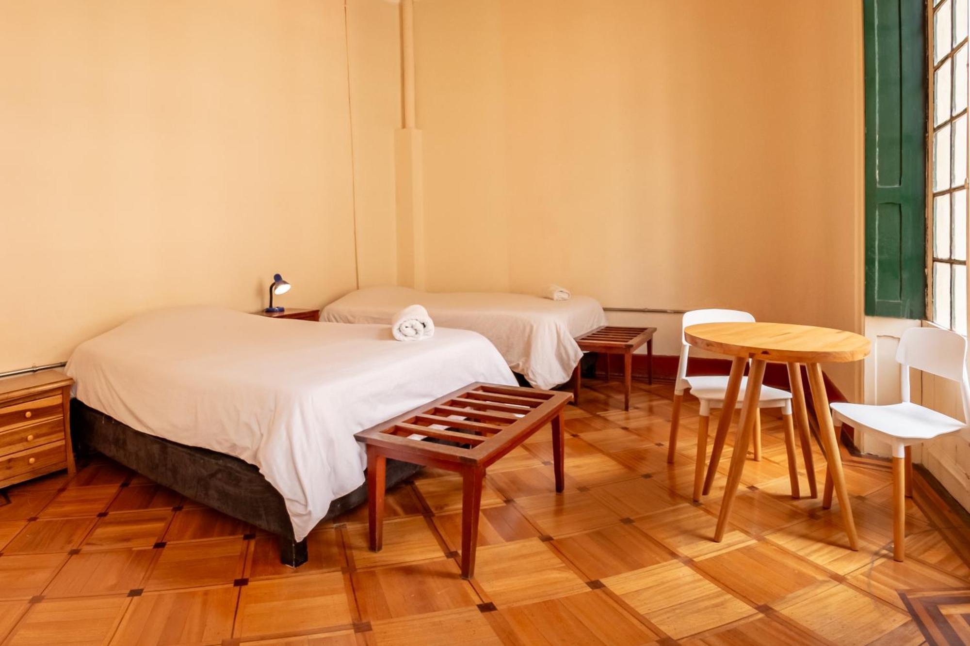 Hostal R10 โบโกตา ภายนอก รูปภาพ